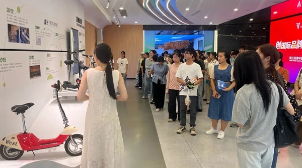 缙云县工商联举办“青睐缙云”青年学子家乡行暨 “大学生走进‘缙云智造’”活动